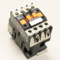 Pacēlāja kontaktors ar mehāniskiem aizbīdņiem Spole 24V/380 V