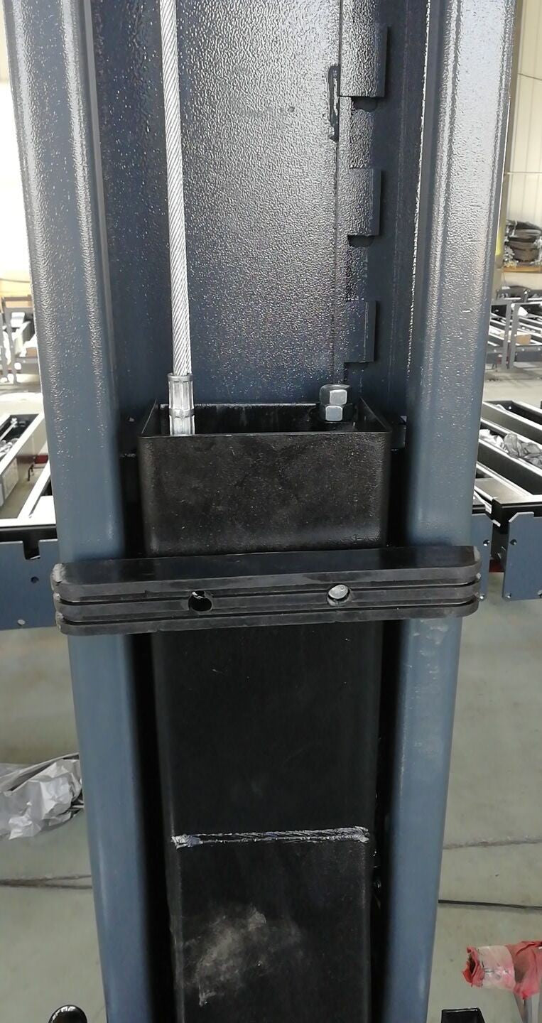 JH-4000F 2 statņu pacēlājs 4000 kg VIEDĀS APRĪKOJUMA 230/400 V