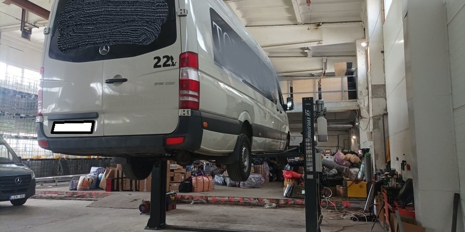 EVO-55E divu statņu pacēlājs 5500 kg EVOLUTION/400V