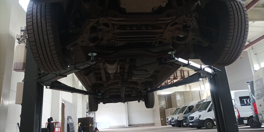 EVO-55E divu statņu pacēlājs 5500 kg EVOLUTION/400V