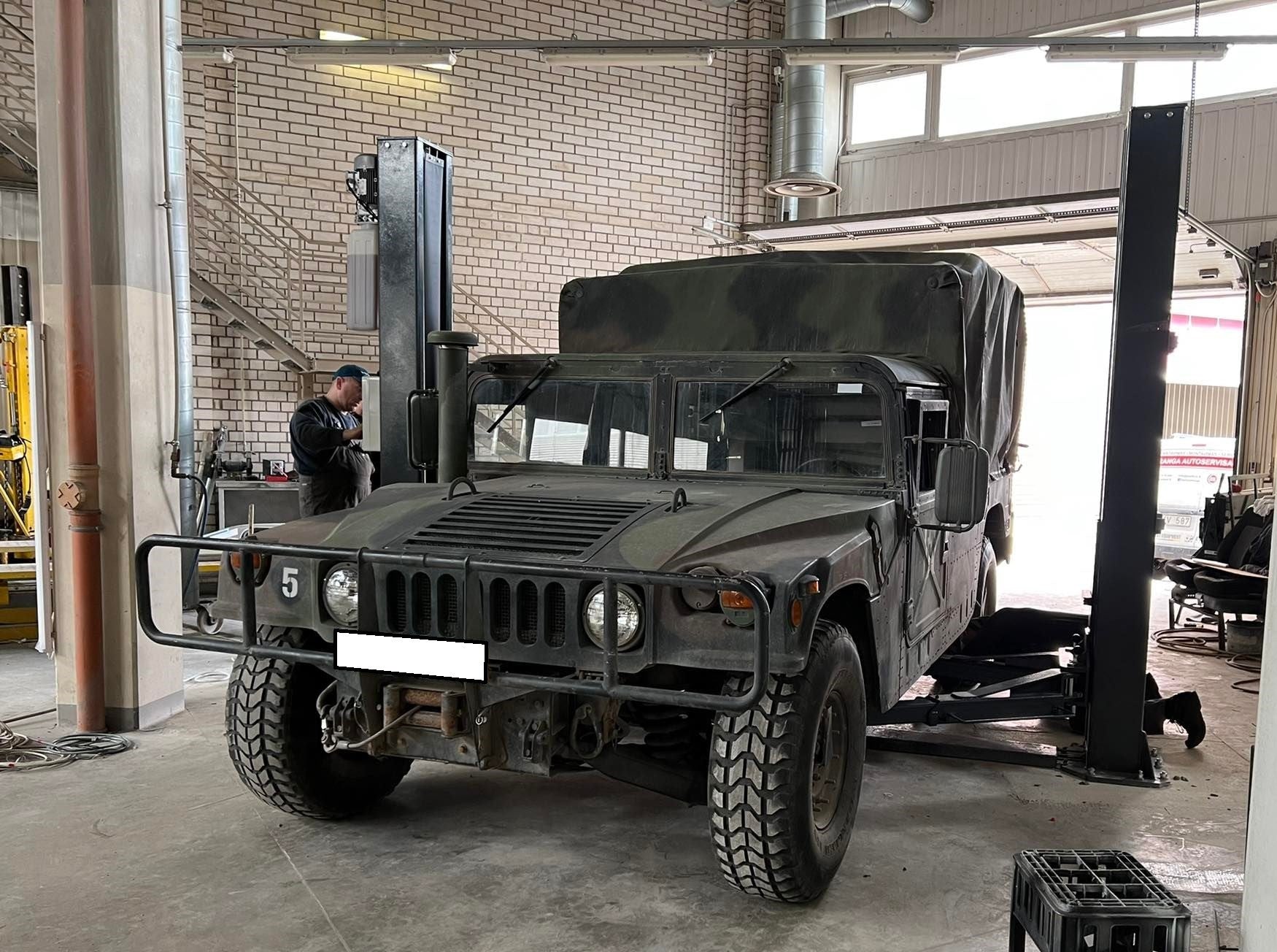 EVO-55E divu statņu pacēlājs 5500 kg EVOLUTION/400V