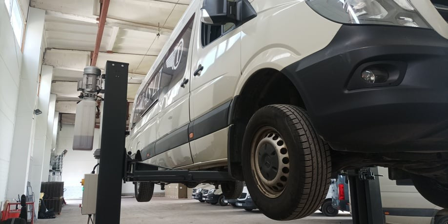 EVO-55E divu statņu pacēlājs 5500 kg EVOLUTION/400V