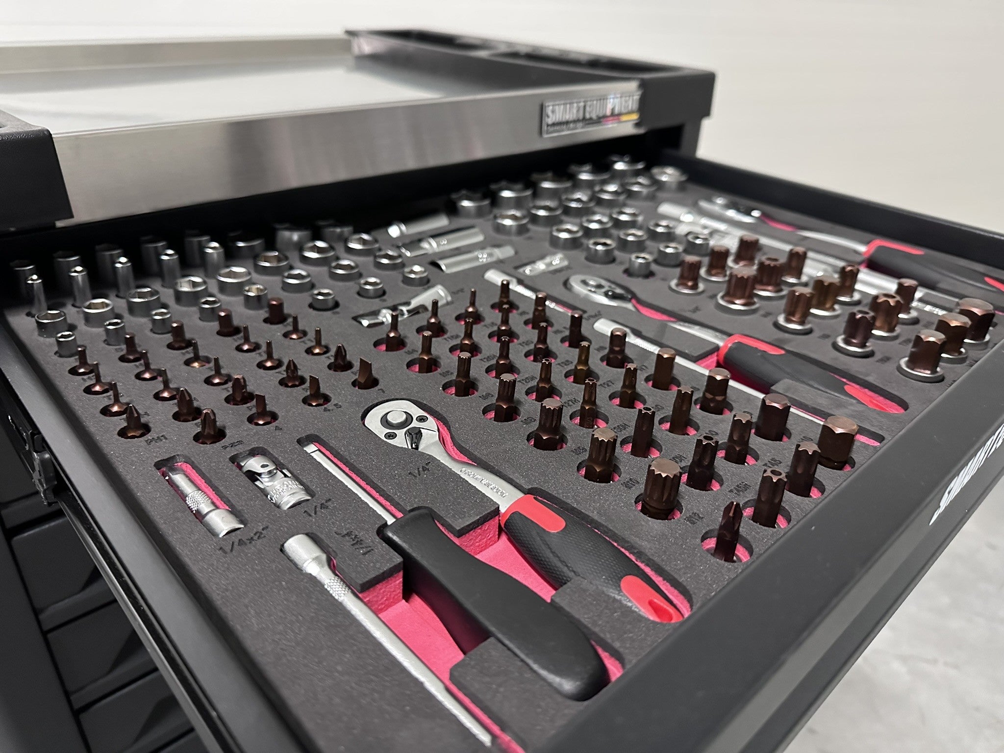 06-1057 INSTRUMENTU RATIŅI – 7 ATVILKNES AR 5 PILNĀM 237 GAB.