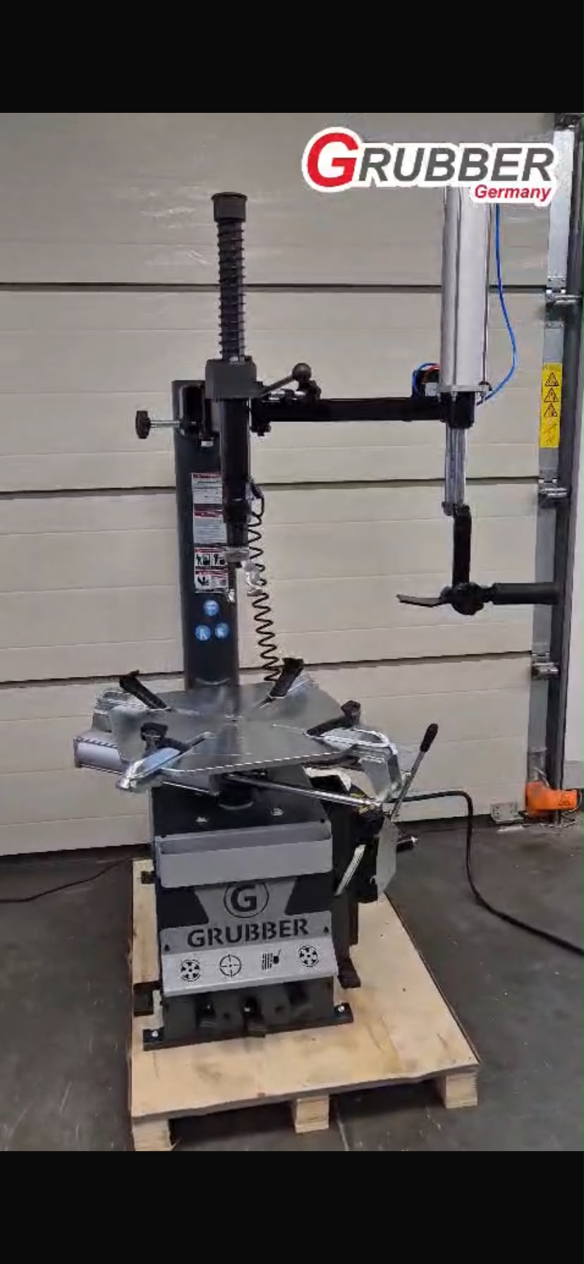 GRUBBER 706A PRO 3D — riepu montāžas iekārta,GRUBBER EM740+ — riteņu balansēšanas iekārta komplekts