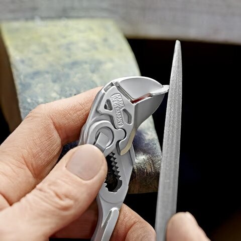 Ūdenssūkņa knaibles-atslēga KNIPEX ar fiksatoru