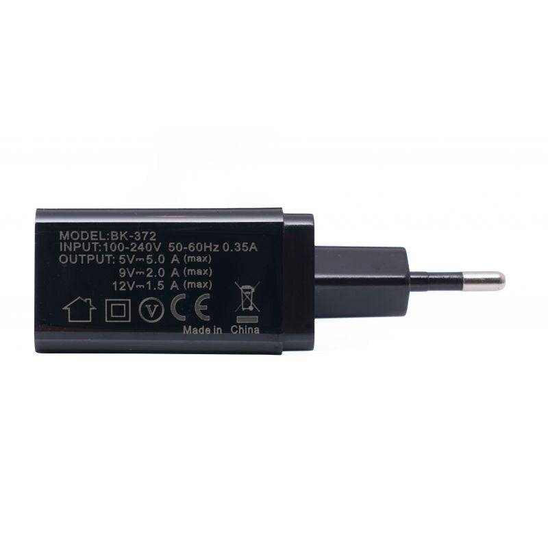 USB lādētājs ar ātrās uzlādes portu 220V, 2xUSB/2.1A +1USB/QC3.0