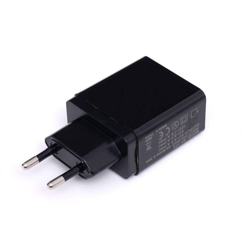 USB lādētājs ar ātrās uzlādes portu 220V, 2xUSB/2.1A +1USB/QC3.0